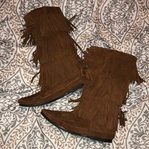 Fray chestnut brown boots